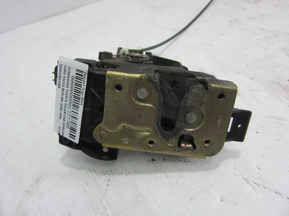 Foto de CERRADURA PUERTA DELANTERA DERECHA FORD FOCUS BERLINA (CAK) 1.8 TDCi Turbodiesel CAT (116 CV / 85 KW) referencia 2S4AA26412BB