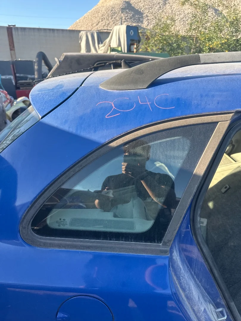 Foto de LUNA CUSTODIA TRASERA DERECHA SKODA FABIA COMBI (5J5) 1.4 TDI (80 CV / 59 KW)