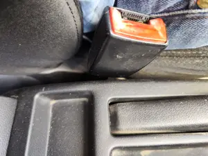 Foto de ENGANCHE CINTURON DELANTERO IZQUIERDO SEAT LEON (1M1) 1.9 TDI (90 CV / 66 KW)
