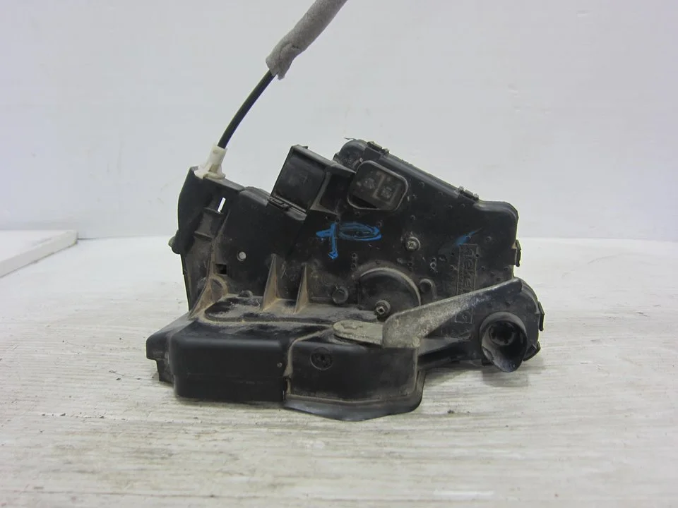 Foto de CERRADURA PUERTA DELANTERA IZQUIERDA BMW SERIE 3 BERLINA (E46) 2.0 Diesel CAT (116 CV / 85 KW) referencia 51217011241