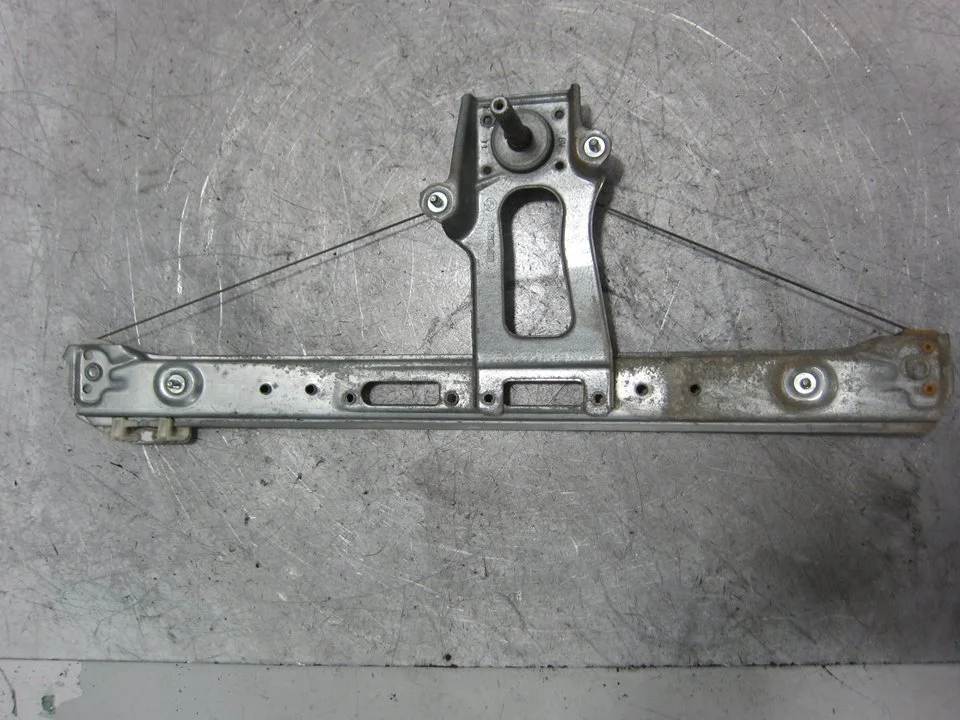 Foto de ELEVALUNAS TRASERO IZQUIERDO BMW SERIE 3 BERLINA (E46) 2.0 16V Diesel CAT (136 CV / 100 KW) referencia 8196039