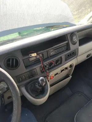 Foto de CONSOLA CENTRAL NISSAN INTERSTAR (X70) 2.5 dCi Diesel CAT (114 CV / 84 KW) foto 2