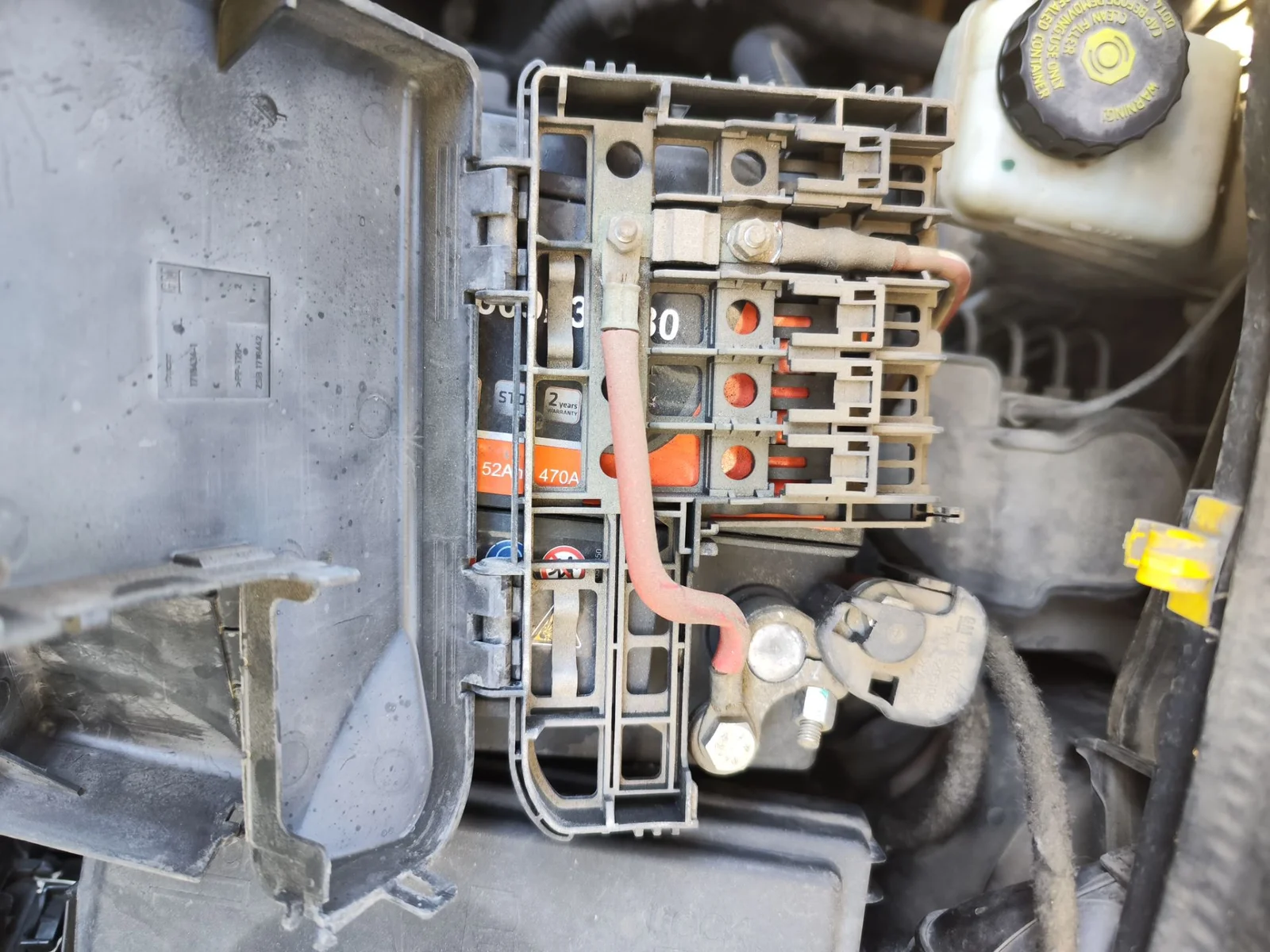 Foto de CAJA RELES / FUSIBLES OPEL CORSA D 1.2 16V CAT (Z 12 XEP / LB4) (80 CV / 59 KW)