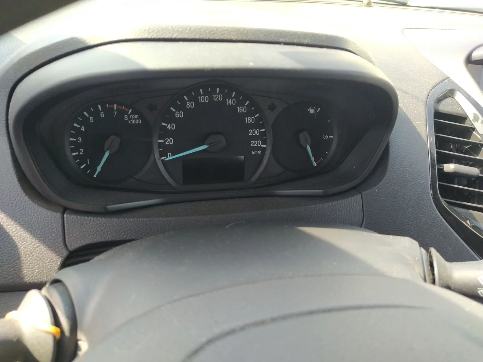 Foto de CUADRO INSTRUMENTOS FORD KA+ (CDU) 1.2 Ti-VCT CAT (86 CV / 63 KW)