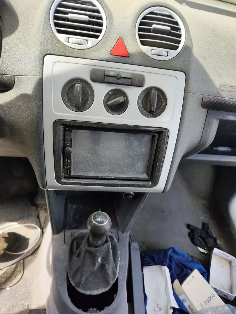 Foto de CONSOLA CENTRAL VOLKSWAGEN CADDY (2K)(02.2004) 1.9 TDI (BSU) (75 CV / 55 KW)
