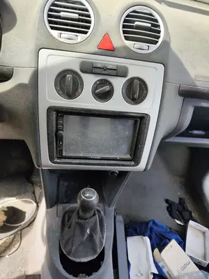 Foto de CONSOLA CENTRAL VOLKSWAGEN CADDY (2K)(02.2004) 1.9 TDI (BSU) (75 CV / 55 KW)