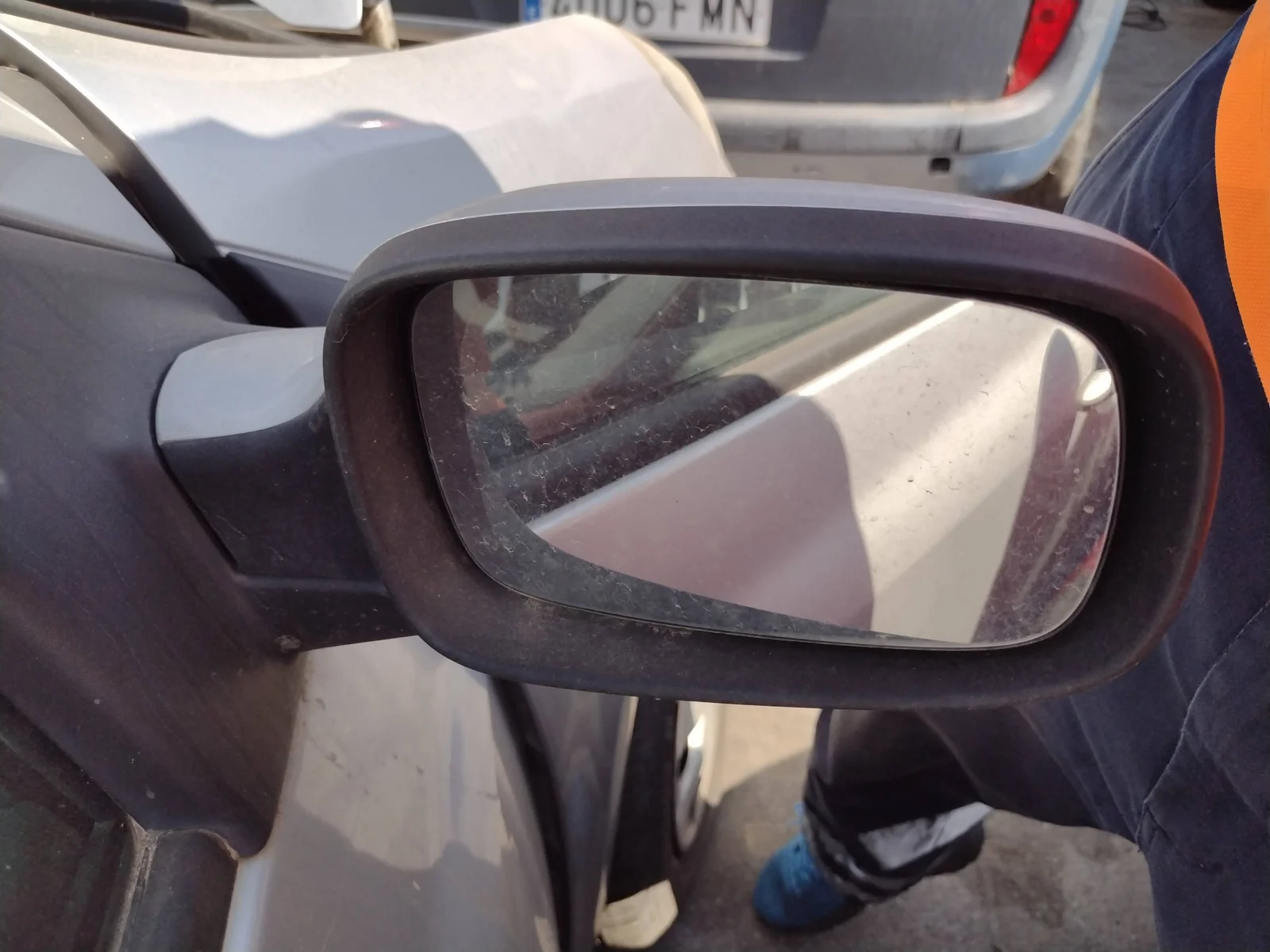 Foto de RETROVISOR DERECHO RENAULT CLIO III 1.5 dCi Diesel CAT (75 CV / 55 KW)