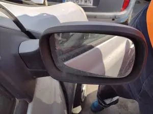 Foto de RETROVISOR DERECHO RENAULT CLIO III 1.5 dCi Diesel CAT (75 CV / 55 KW)