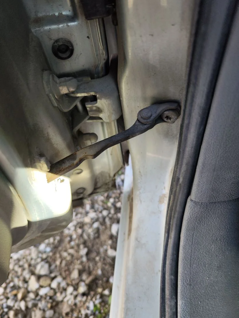 Foto de RETENEDOR PUERTA RENAULT LAGUNA II (BG0) 1.8 CAT (120 CV / 88 KW)