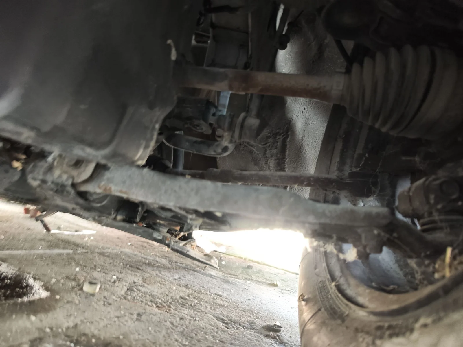 Foto de BRAZO SUSPENSION DELANTERO IZQUIERDO KIA CEED (JD) 1.4 CAT (99 CV / 73 KW)