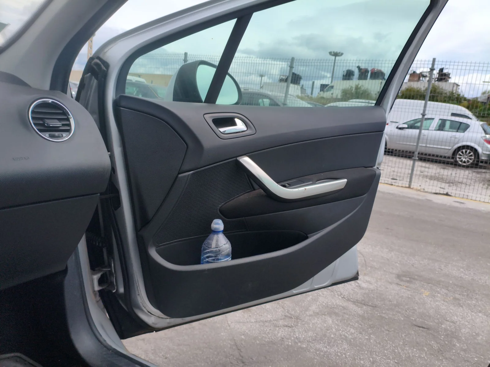 Foto de GUARNECIDO PUERTA DELANTERA DERECHA PEUGEOT 308 SW 2.0 16V HDi FAP CAT (RHR / DW10BTED4) (136 CV / 100 KW)