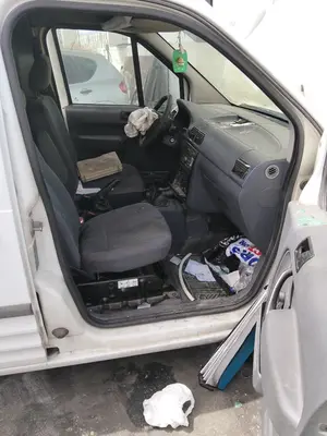 Foto de GOMAS CONTORNO PUERTA FORD TRANSIT CONNECT (TC7) 1.8 TDCi CAT (110 CV / 81 KW)