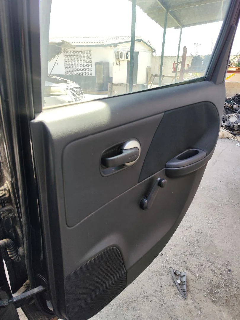 Foto de ELEVALUNAS TRASERO DERECHO NISSAN NOTE (E11E) 1.4 CAT (88 CV / 65 KW)