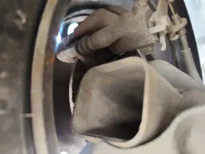 Foto de PINZA DE FRENO TRASERA IZQUIERDA RENAULT MEGANE II BERLINA 5P 1.5 dCi Diesel (101 CV / 74 KW)