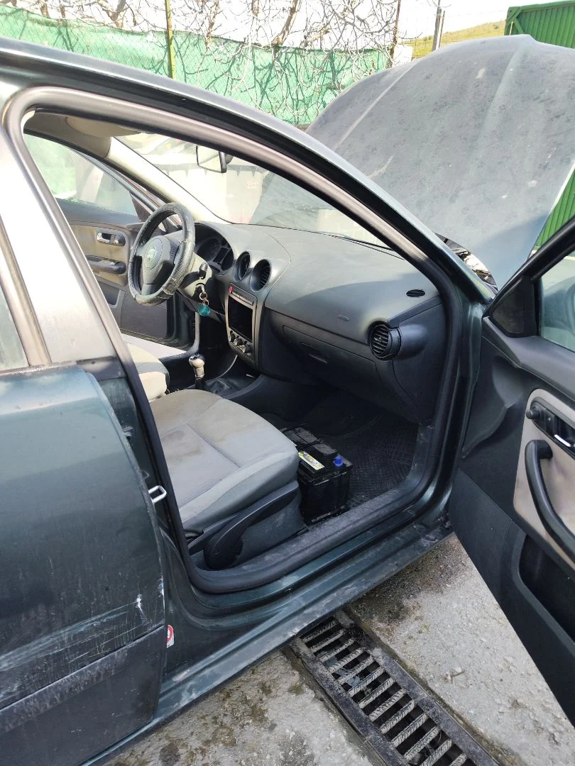 Foto de GOMAS CONTORNO PUERTA SEAT IBIZA (6L1) 1.9 TDI (101 CV / 74 KW)