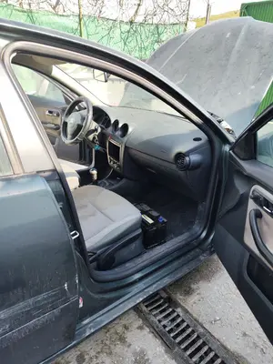 Foto de GOMAS CONTORNO PUERTA SEAT IBIZA (6L1) 1.9 TDI (101 CV / 74 KW)