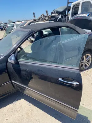 Foto de PUERTA DELANTERA IZQUIERDA MERCEDES-BENZ CLK (BM 209) CABRIO 1.8 CAT (163 CV / 120 KW) referencia A209720010528