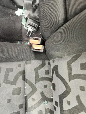 Foto de ENGANCHE CINTURON TRASERO CENTRAL VOLKSWAGEN BORA BERLINA (1J2)(1998) 1.9 TDI (110 CV / 81 KW)