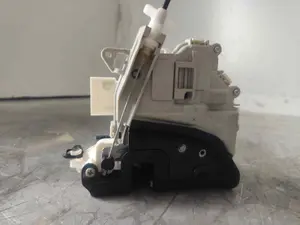 Foto de CERRADURA PUERTA TRASERA DERECHA PORSCHE MACAN (95BA) referencia 8K0839016F foto 4