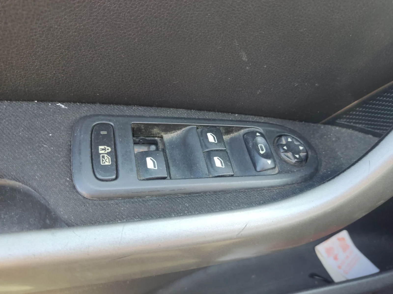 Foto de MANDO ELEVALUNAS DELANTERO IZQUIERDO PEUGEOT 308 1.6 HDi FAP CAT (9HZ / DV6TED4) (109 CV / 80 KW)