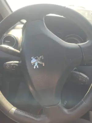 Foto de AIRBAG DELANTERO IZQUIERDO PEUGEOT 308 1.6 HDi FAP CAT (9HZ / DV6TED4) (109 CV / 80 KW)