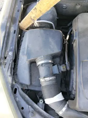 Foto de CAJA FILTRO AIRE OPEL ASTRA H GTC 1.9 CDTI (120 CV / 88 KW)
