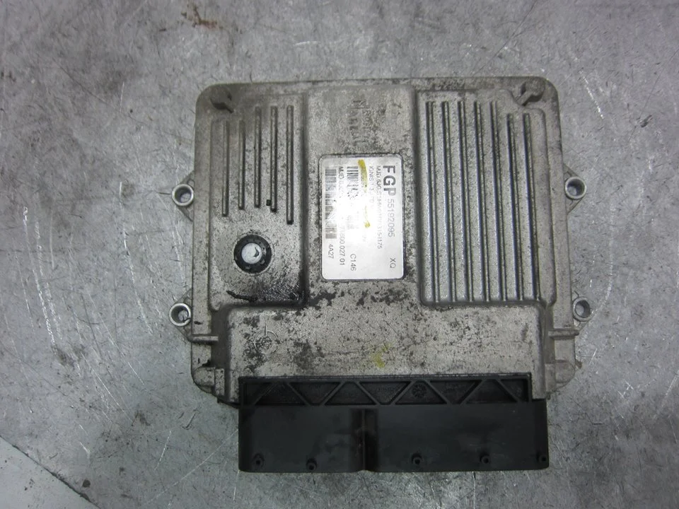 Foto de CENTRALITA MOTOR UCE SUZUKI IGNIS RM (MH) 1.3 DDiS Diesel CAT (69 CV / 51 KW) referencia 55192095