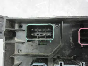 Foto de CAJA RELES / FUSIBLES CHRYSLER VOYAGER (RG) 2.4 CAT (147 CV / 108 KW) referencia 04868093AAA foto 4
