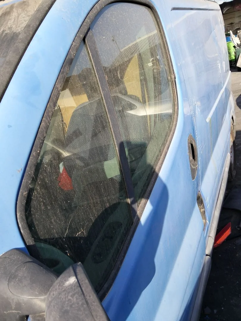 Foto de LUNA DELANTERA IZQUIERDA RENAULT TRAFIC II COMBI 1.9 Diesel (101 CV / 74 KW)
