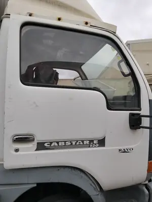 Foto de PUERTA DELANTERA DERECHA NISSAN CABSTAR E 3.0 Diesel (120 CV / 88 KW)