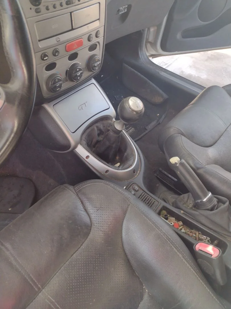 Foto de PALANCA CAMBIO ALFA ROMEO GT (125) 1.9 JTD (M) 16V CAT (150 CV / 110 KW)