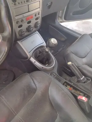 Foto de PALANCA CAMBIO ALFA ROMEO GT (125) 1.9 JTD (M) 16V CAT (150 CV / 110 KW)