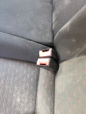 Foto de ENGANCHE CINTURON TRASERO IZQUIERDO SEAT CORDOBA BERLINA (6L2) 1.9 TDI (131 CV / 96 KW)