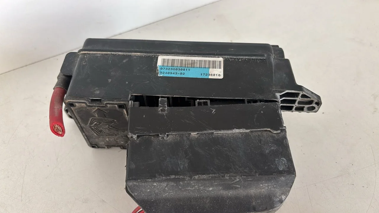 Foto de CAJA RELES / FUSIBLES MINI MINI (R56) 1.6 16V (98 CV / 72 KW) referencia 9240943-02