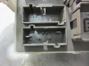 Foto de CAJA RELES / FUSIBLES FORD FOCUS BERLINA (CAK) 1.6 16V CAT (101 CV / 74 KW) referencia 2M5T14A073AB foto 7