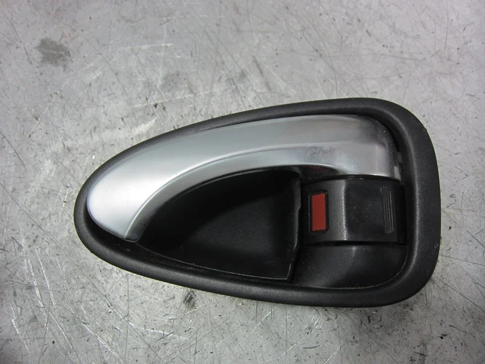 Foto de MANETA INTERIOR TRASERA IZQUIERDA TOYOTA AVENSIS CROSS SPORT (T27) 1.8 16V CAT (147 CV / 108 KW) referencia 6920605051