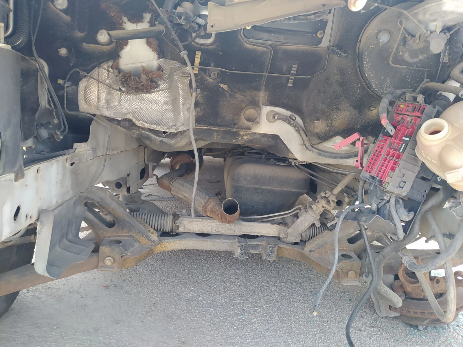 Foto de CAJA RELES / FUSIBLES FORD TRANSIT FURGÓN CORTO (FY) 2.0 TDE CAT (101 CV / 74 KW)