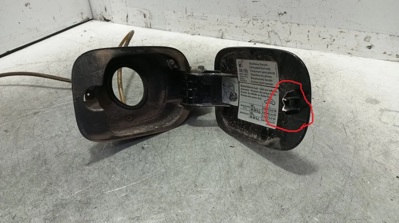 Foto de TAPA EXTERIOR COMBUSTIBLE VOLKSWAGEN PHAETON (3D2/3D8) 6.0 W12 48V CAT (BAN) (420 CV / 309 KW) referencia 3D0010357P