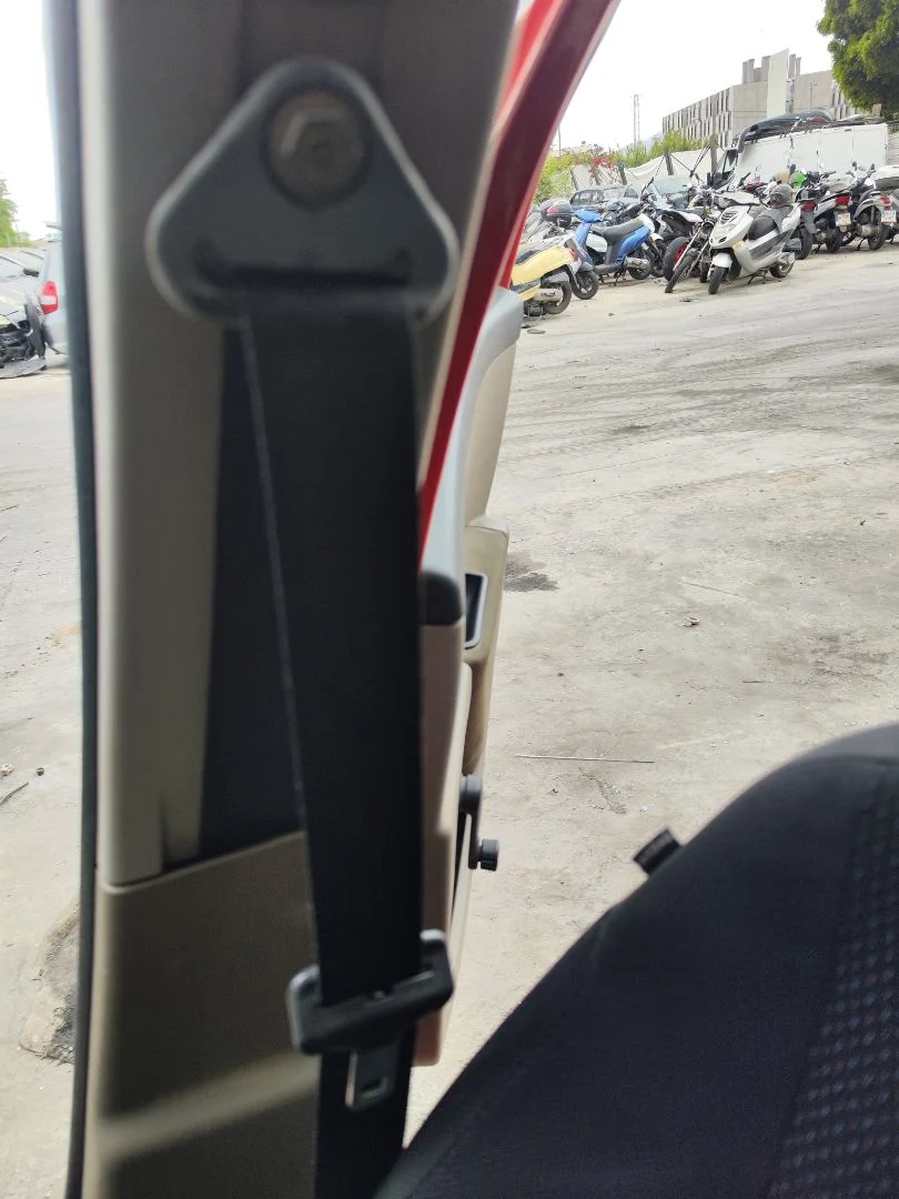 Foto de CINTURON SEGURIDAD DELANTERO DERECHO RENAULT CLIO III 1.5 dCi Diesel CAT (86 CV / 63 KW)
