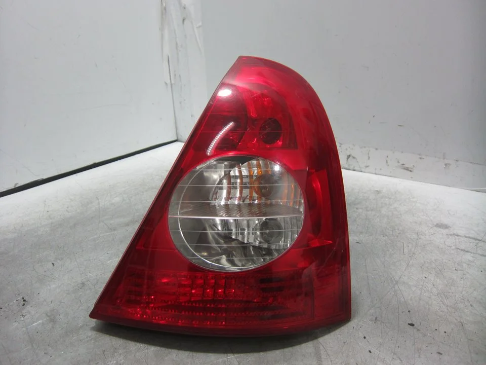 Foto de PILOTO TRASERO DERECHO RENAULT CLIO II FASE II (B/CB0) 1.2 (58 CV / 43 KW) referencia 89023933