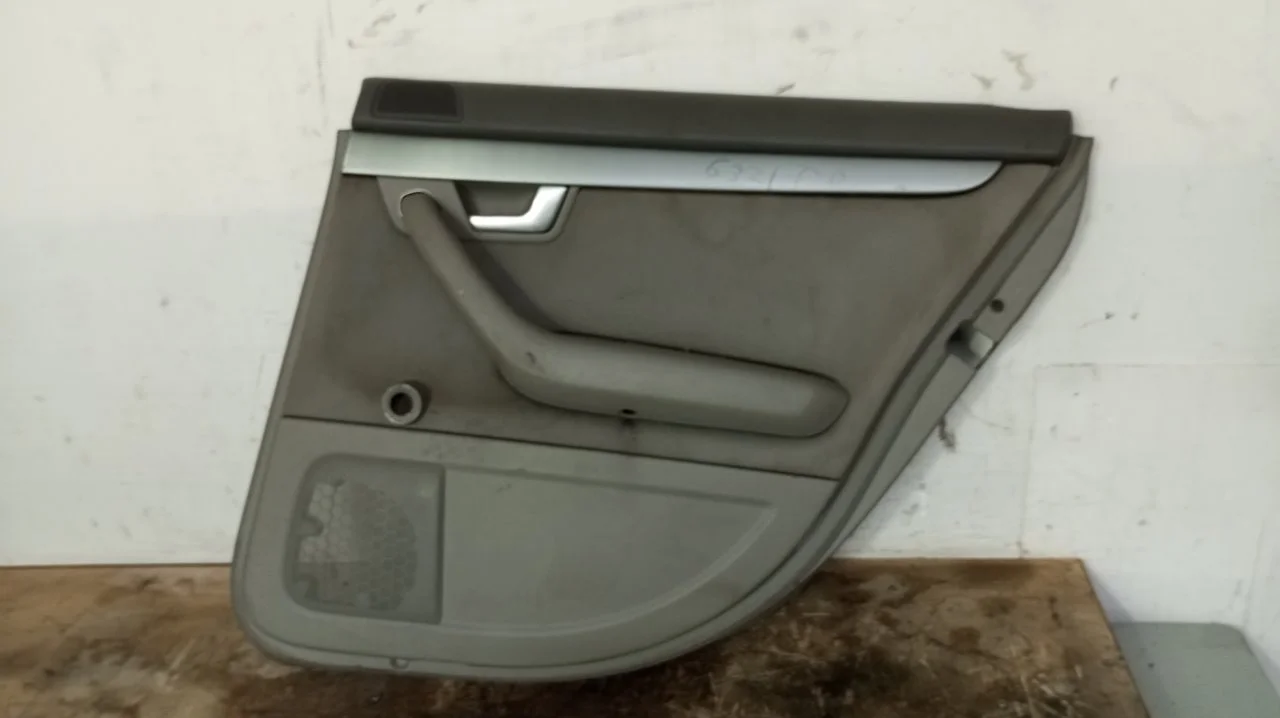 Foto de GUARNECIDO PUERTA TRASERA DERECHA AUDI A4 AVANT (8E) 1.9 TDI (116 CV / 85 KW) referencia 8E0867306