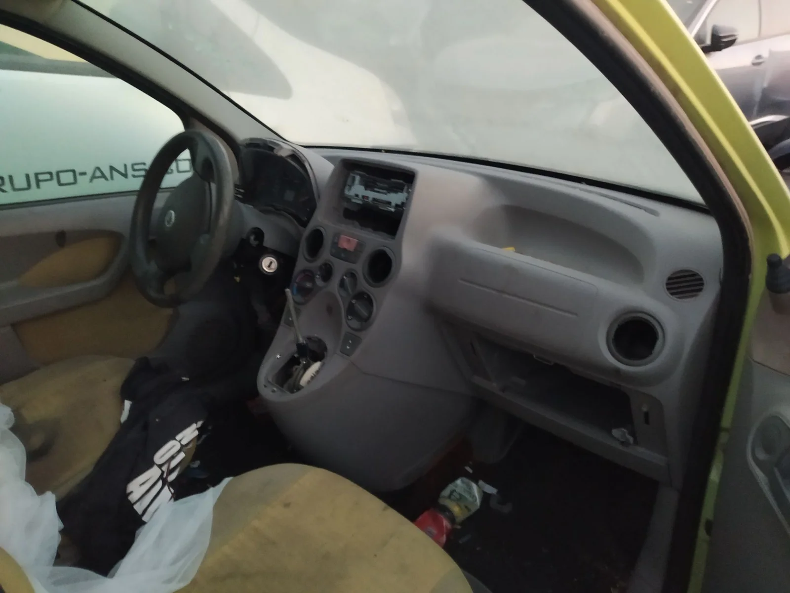 Foto de ENGANCHE CINTURON DELANTERO IZQUIERDO FIAT II PANDA (169) 1.2 CAT (60 CV / 44 KW)