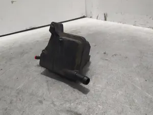 Foto de DEPOSITO ACEITE VOLKSWAGEN GOLF IV BERLINA (1J1)(10.1997) 1.9 TDI (116 CV / 85 KW) referencia 1J0422371C foto 4