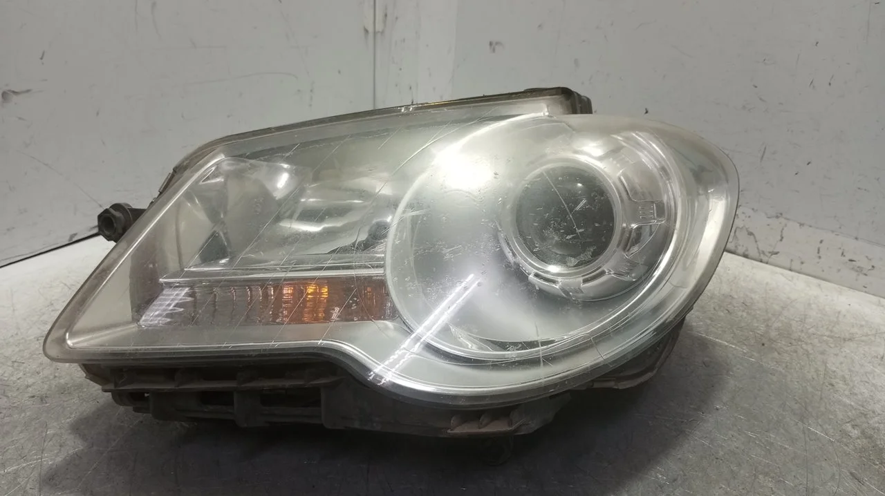 Foto de FARO IZQUIERDO VOLKSWAGEN TOURAN (1T2) 1.9 TDI (105 CV / 77 KW) referencia 1T1941005B