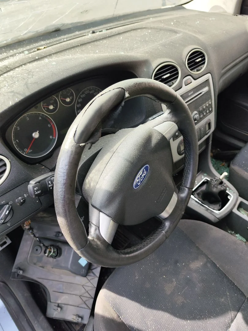 Foto de VOLANTE FORD FOCUS BERLINA (CAP) 1.8 TDCi Turbodiesel CAT (116 CV / 85 KW)