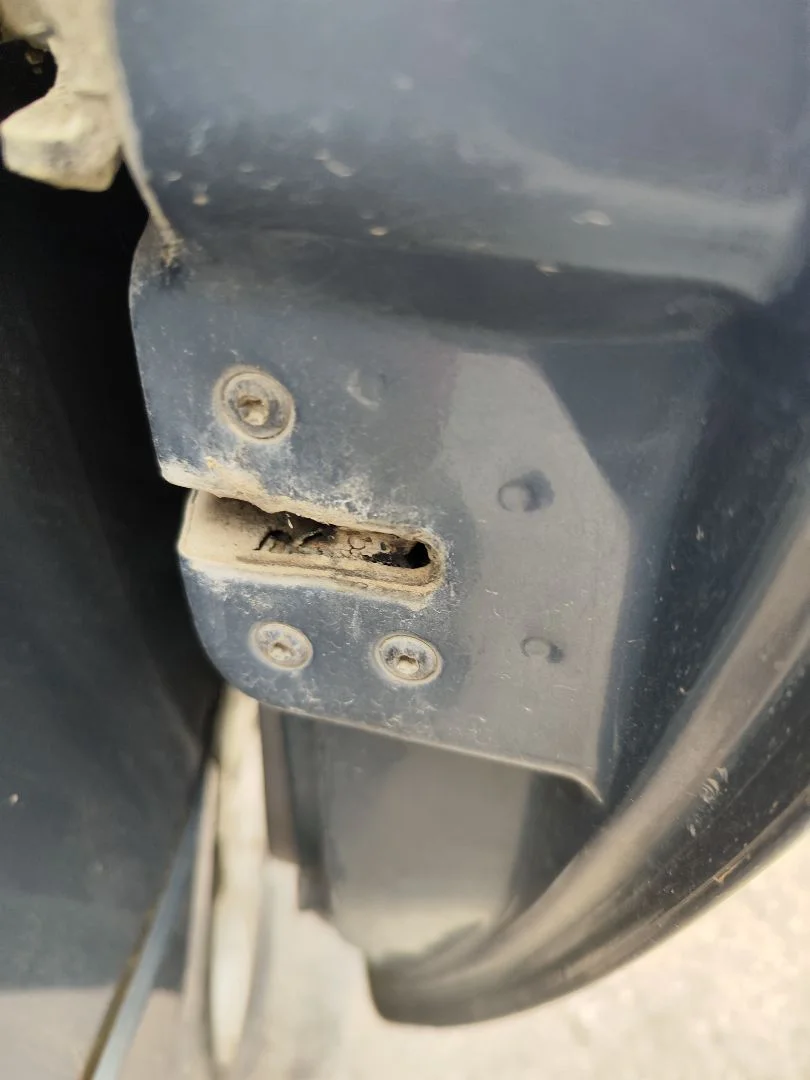 Foto de CERRADURA PUERTA TRASERA DERECHA KIA CARNIVAL 2.9 CRDi CAT (185 CV / 136 KW) referencia 814104D000
