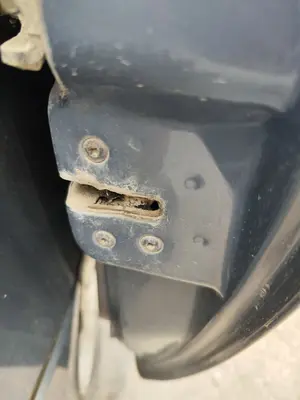 Foto de CERRADURA PUERTA TRASERA DERECHA KIA CARNIVAL 2.9 CRDi CAT (185 CV / 136 KW) referencia 814104D000