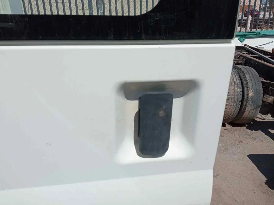 Foto de MANETA EXTERIOR LATERAL IZQUIERDA FORD TRANSIT CAJA ABIERTA (FY) 2.4 TDE CAT (125 CV / 92 KW)