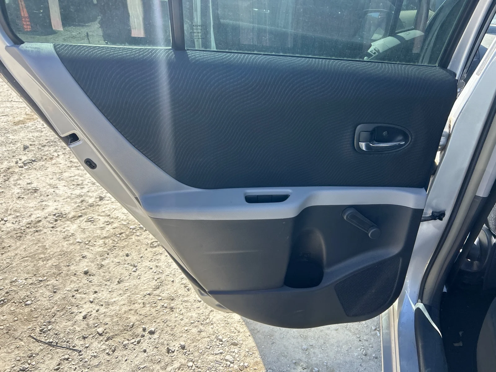 Foto de GUARNECIDO PUERTA TRASERA IZQUIERDA TOYOTA YARIS (KSP9/SCP9/NLP9) 1.3 16V CAT (101 CV / 74 KW) referencia 676400D360C0
