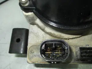 Foto de BOMBA DIRECCION CITROEN C4 BERLINA 1.6 16V HDi (90 CV / 66 KW) referencia 9686925480 foto 3